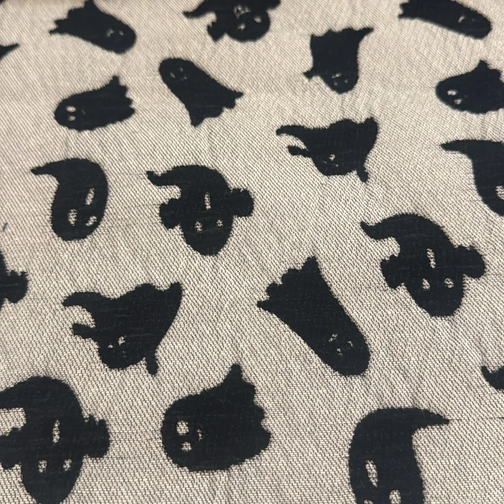 FEELIN' SPOOKY Ghost Table Runner With Oversized Tassels - 16